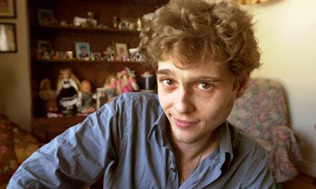 Thí nghiệm bất nhân: Bi kịch cuộc đời và cái chết tức tưởi của cậu bé được nuôi dạy như một cô bé-8