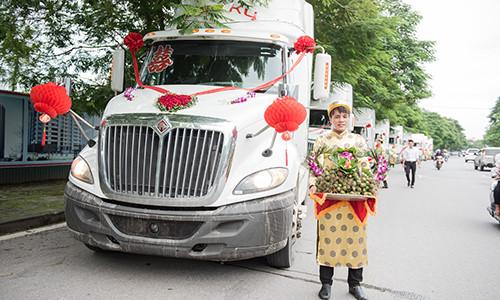 Mang sính lễ đến nhà gái ở Hải Phòng bằng dàn xe đầu kéo 10 tỷ đồng-1