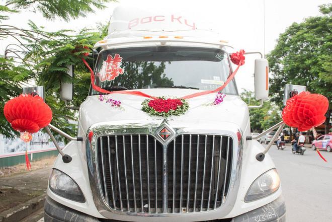 Mang sính lễ đến nhà gái ở Hải Phòng bằng dàn xe đầu kéo 10 tỷ đồng-2
