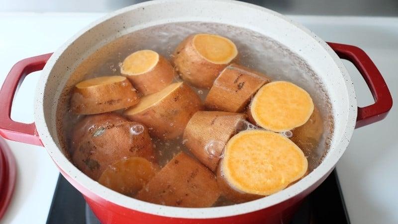 Thơm phức cực ngon món khoai lang nướng phô mai-1