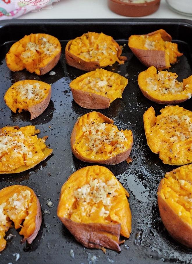 Thơm phức cực ngon món khoai lang nướng phô mai-6