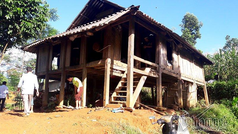 Chó nghiệp vụ bới đống đổ nát tìm thi thể người mất tích-10