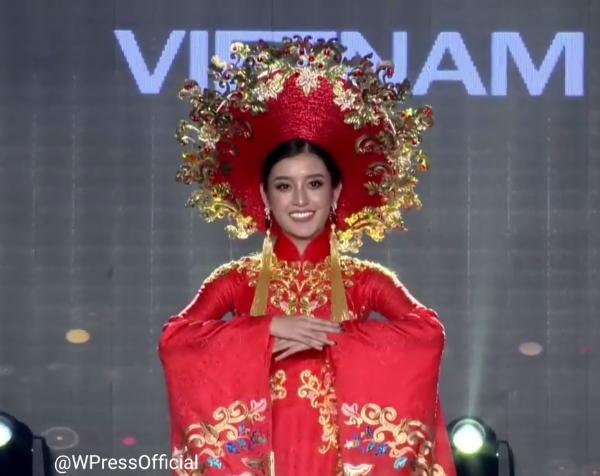 Huyền My trong héo ngoài tươi với quốc phục nặng 30 kg trên sân khấu Miss Grand International 2017-5