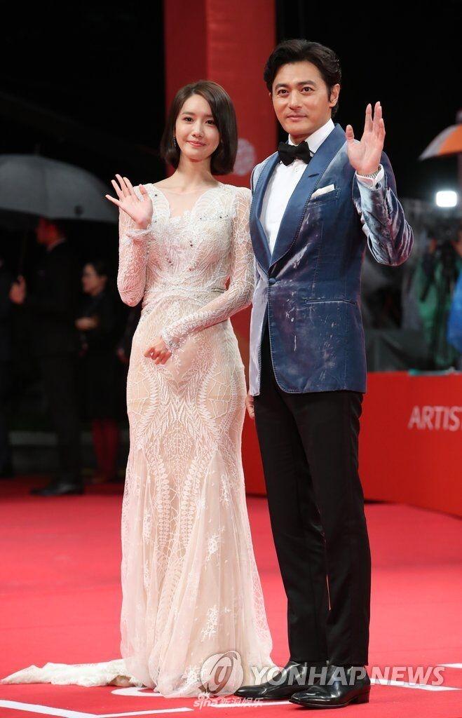 Sao nhí Gia đình là số 1 bị chỉ trích vì hở bạo trên thảm đỏ LHP quốc tế Busan-9