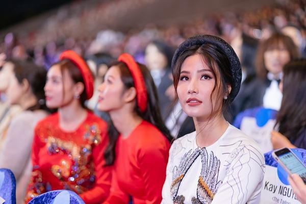 Ngô Thanh Vân và Ninh Dương Lan Ngọc diện áo dài nổi bật trên thảm đỏ LHP Busan 2017-6