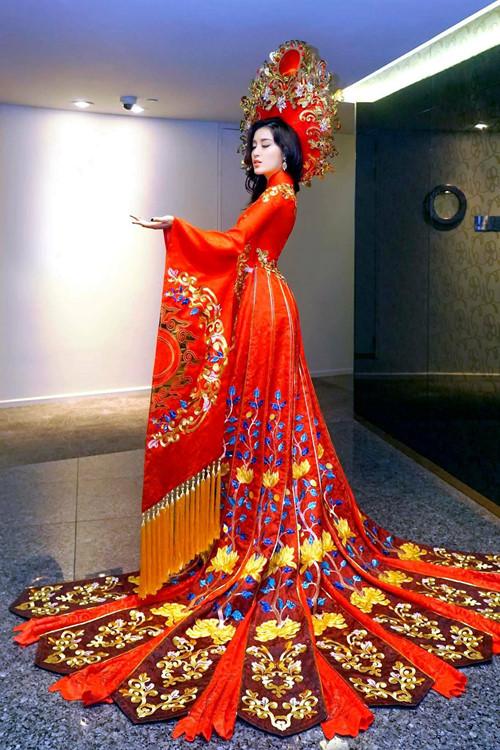 Ba bộ Quốc phục chễm chệ trên sân nhà trong các kỳ thi nhan sắc quốc tế-6