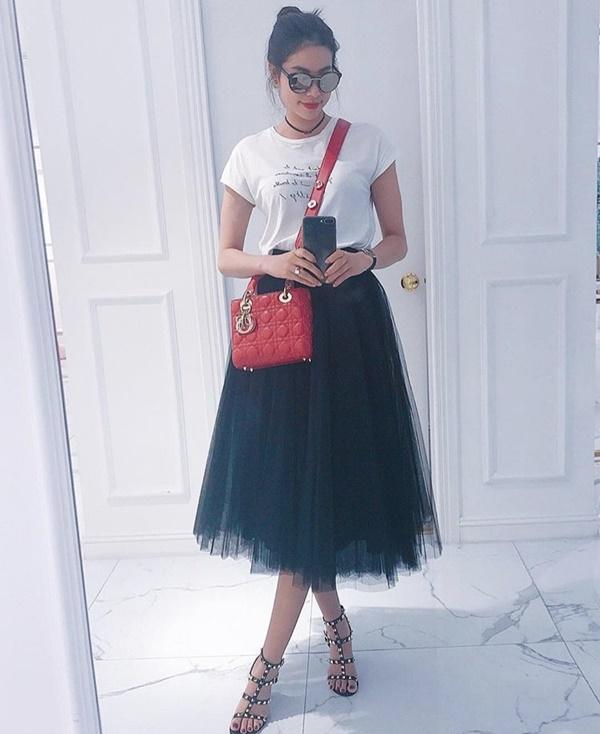 Chất đừng hỏi với phong cách street style của 3 nữ huấn luyện viên The Look-3