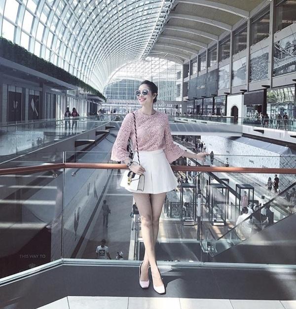 Chất đừng hỏi với phong cách street style của 3 nữ huấn luyện viên The Look-5