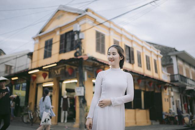 Cô gái 25 tuổi mặt mộc xinh xắn và trẻ trung như nữ sinh cấp 3-4