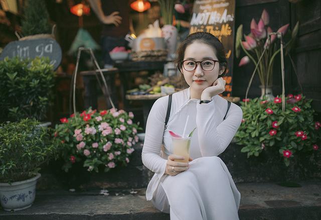 Cô gái 25 tuổi mặt mộc xinh xắn và trẻ trung như nữ sinh cấp 3-6