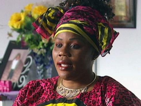 Xuất hiện tại lễ tang của chính mình, người vợ vạch trần tội ác của gã chồng tệ bạc