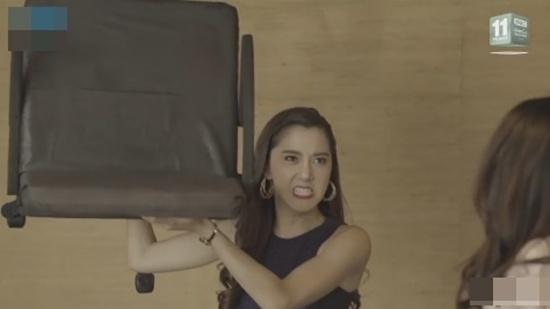 Những màn đánh ghen dã man tàn bạo trong loạt phim đình đám Thái Lan-3