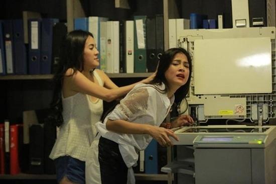 Những màn đánh ghen dã man tàn bạo trong loạt phim đình đám Thái Lan-6