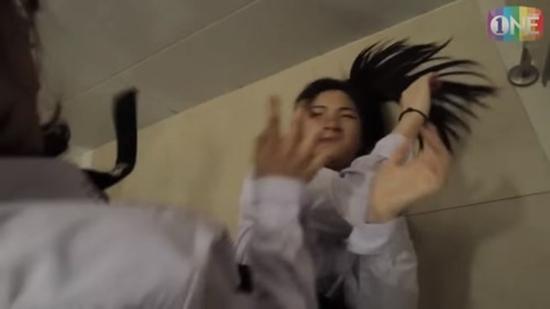 Những màn đánh ghen dã man tàn bạo trong loạt phim đình đám Thái Lan-12