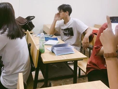 Trào lưu khoe ảnh lớp trưởng: Cực phẩm ở ngay trước mắt, còn tìm xa xôi chi nữa!