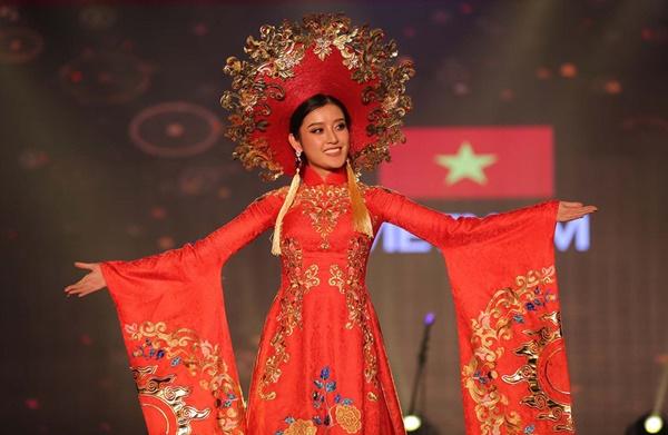 Những quốc phục nặng muốn gãy cổ mỹ nhân Việt trên đấu trường nhan sắc quốc tế-3