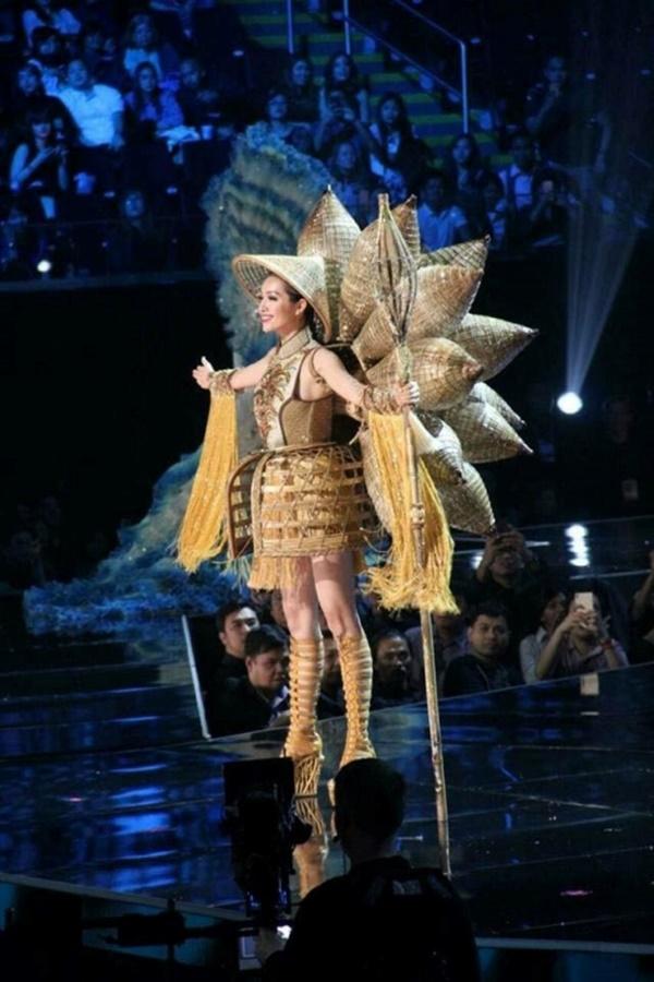 Những quốc phục nặng muốn gãy cổ mỹ nhân Việt trên đấu trường nhan sắc quốc tế-11