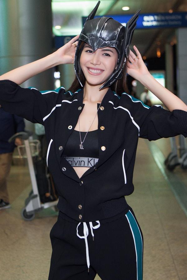 Minh Tú rạng rỡ lên đường qua Úc gặp Thần Sấm Chris Hemsworth-5