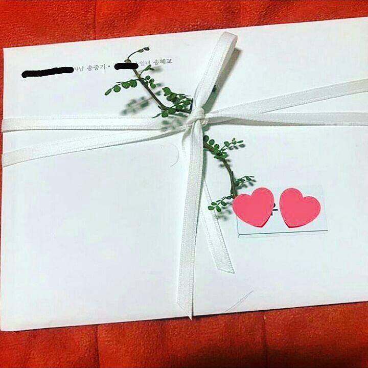 Hình thiệp cưới của cặp đôi Song Joong Ki và Song Hye Kyo: Không hoành tráng như mong đợi?-1