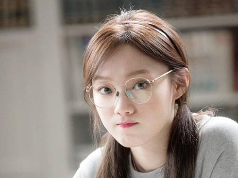 Học được gì từ thời trang thả rông vòng 1 của sao thế giới nhân ngày Quốc tế không mặc áo ngực?-10