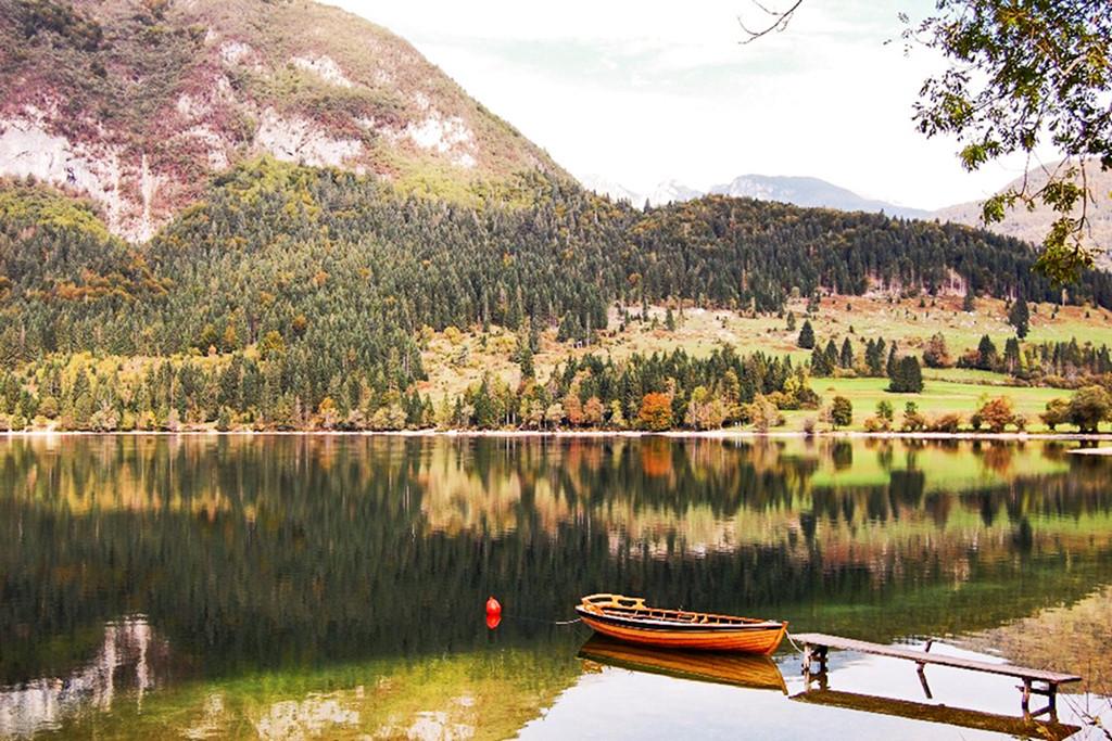 Ukanc, Slovenia: Làng Ukanc nằm ở phía tây hồ Bohinj thuộc vùng Upper Carniola của Slovenia. Tại đây, du khách có thể thưởng thức những khung cảnh ấn tượng nhất châu Âu bằng cáp treo lên đỉnh núi Vogel.