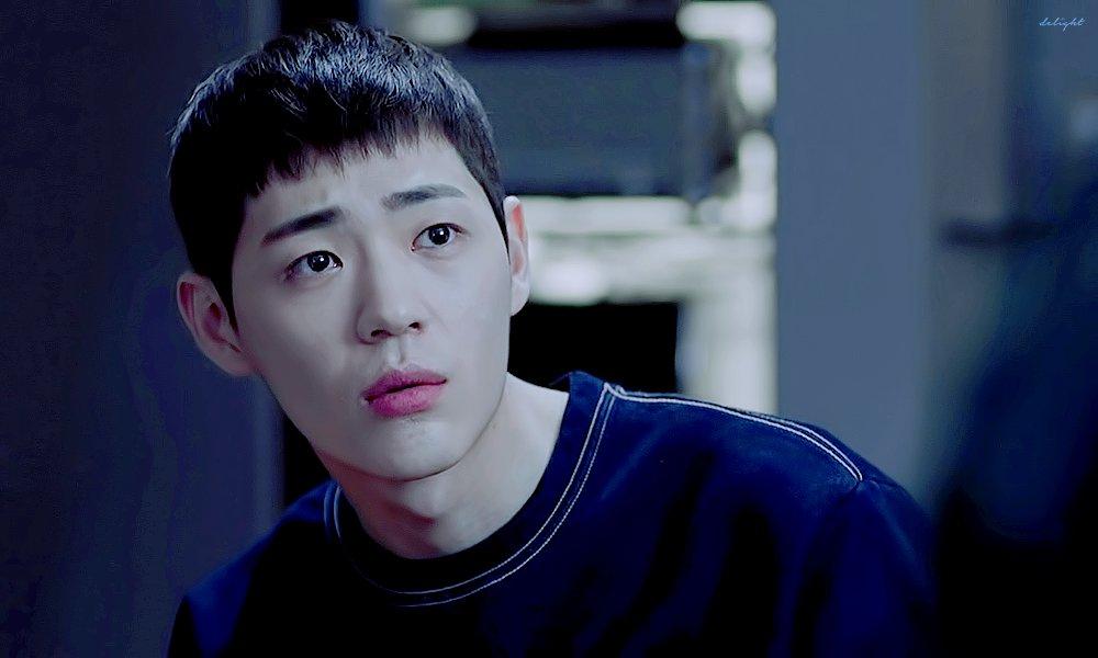 Ngoài Lee Jong Suk, còn có 5 trai đẹp làm nên sức hút của Khi Nàng Say Giấc-3