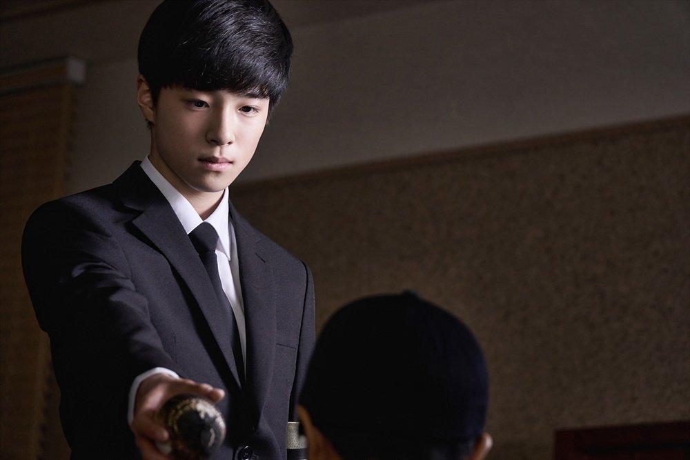 Ngoài Lee Jong Suk, còn có 5 trai đẹp làm nên sức hút của Khi Nàng Say Giấc-8