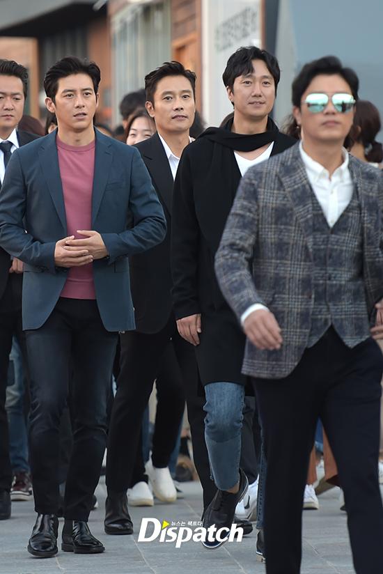 Sao Hàn 14/10: Các mỹ nam Go Soo, Lee Byung Hun vừa xuất hiện là gây náo loạn-1
