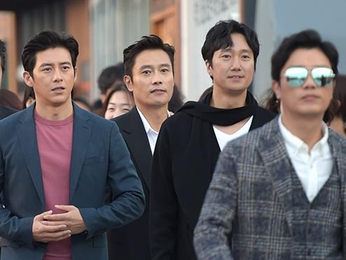 Sao Hàn 15/10: Song Joong Ki được khen ngợi vì từ thiện khủng ngay trước ngày cưới-10