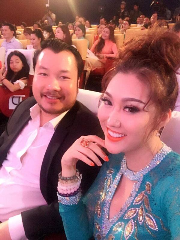 Vướng nghi án đá đểu Chi Pu đi hát, Hương Tràm sáng nhất showbiz Việt tuần qua-7