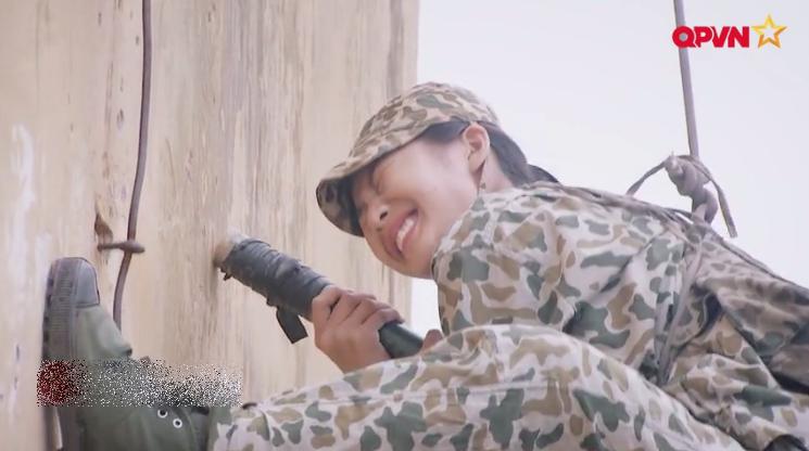 Dù chơi thân, Hương Giang Idol và Mai Ngô vẫn đánh đấm quyết liệt trong quân ngũ-1