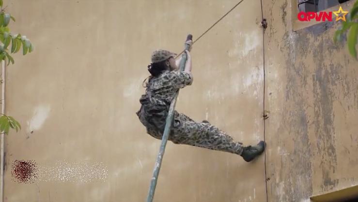 Dù chơi thân, Hương Giang Idol và Mai Ngô vẫn đánh đấm quyết liệt trong quân ngũ-3