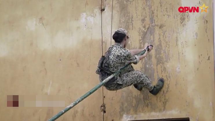 Dù chơi thân, Hương Giang Idol và Mai Ngô vẫn đánh đấm quyết liệt trong quân ngũ-5