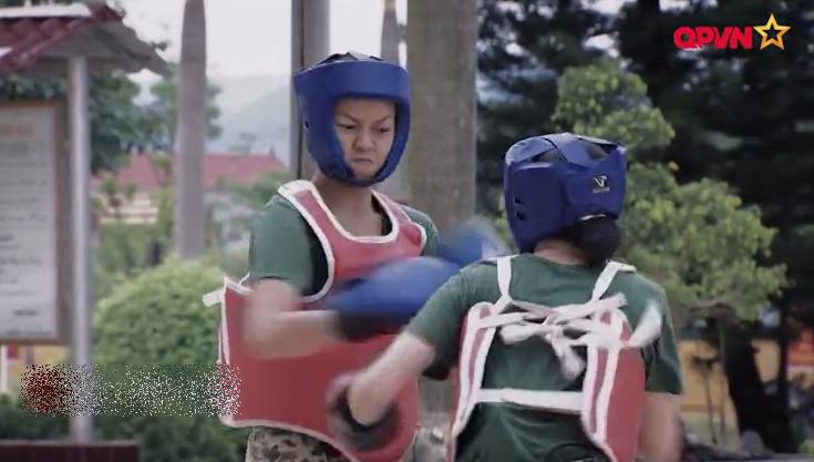 Dù chơi thân, Hương Giang Idol và Mai Ngô vẫn đánh đấm quyết liệt trong quân ngũ-6