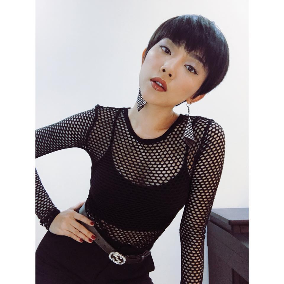 Cách diện đồ đen mà vẫn sáng nhất hành tinh như Phạm Hương và Hoàng Thuỳ-8