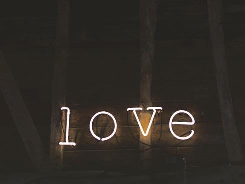 Viết cho anh, chàng trai tháng Mười-2