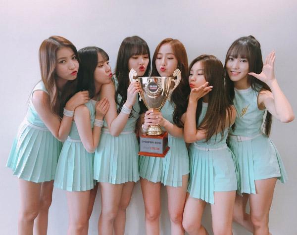 TWICE bỏ xa T-ara và Black Pink, dẫn đầu thương hiệu girlgroup Kpop tháng 10-4