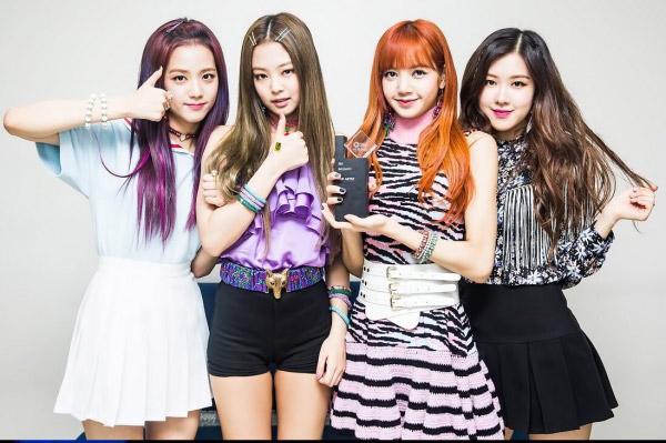 TWICE bỏ xa T-ara và Black Pink, dẫn đầu thương hiệu girlgroup Kpop tháng 10-5