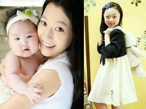 Từng phiền muộn vì con gái bị chê xấu, Kim Hee Sun tự hào khi chăm con đẹp hơn mỗi ngày