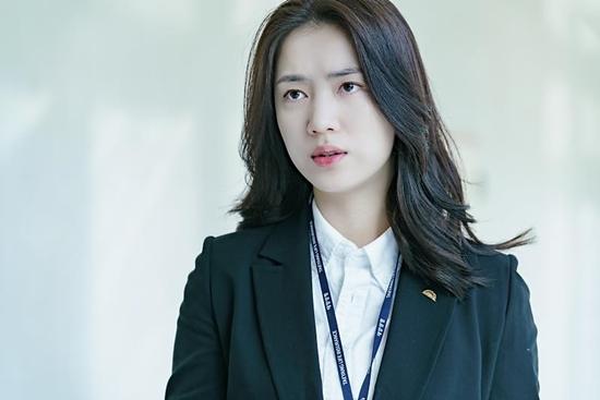 Phim Hàn hút khách nhờ vòng một khủng của cựu thành viên nhóm nhạc T-ara-3