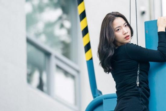 Phim Hàn hút khách nhờ vòng một khủng của cựu thành viên nhóm nhạc T-ara-6