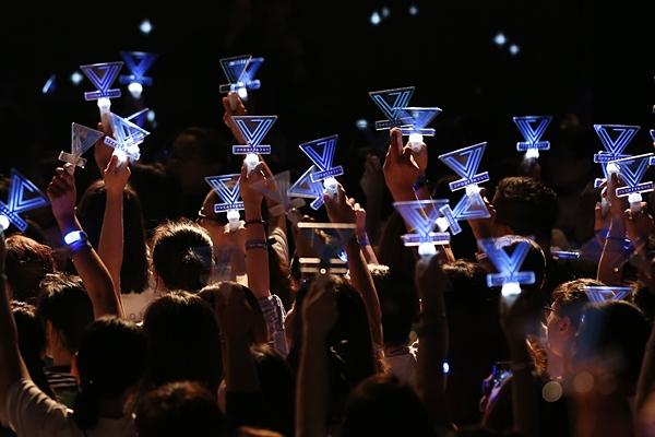 Hoài Lâm giả fan cuồng, Phillip Nguyễn nhảy sung hết nấc trong birthday concert Vũ Cát Tường-12