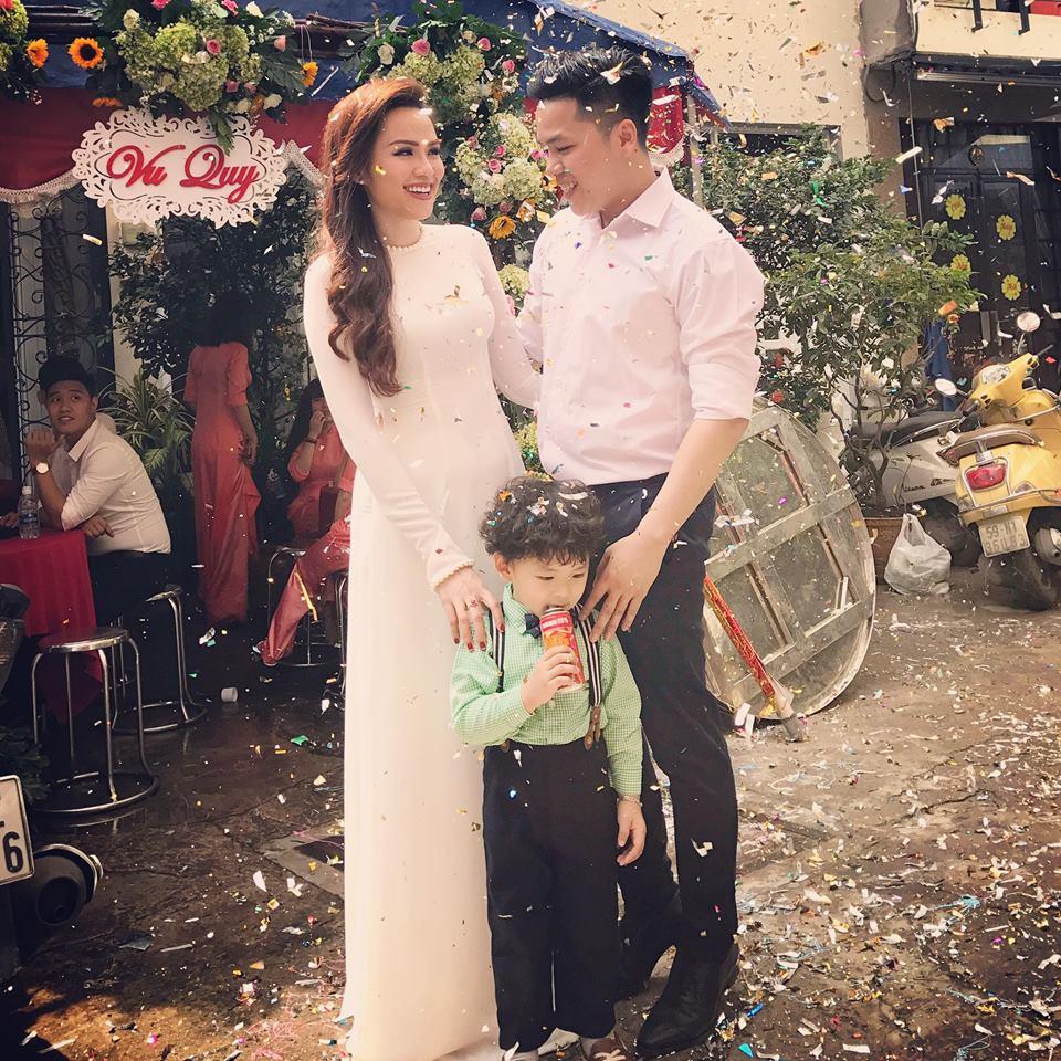 Tin sao Việt 15/10: Lê Phương hạnh phúc khi con riêng thương yêu ông xã Phạm Trung Kiên-5