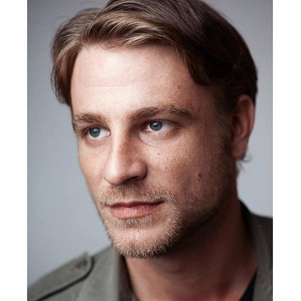 Dân mạng lầy đến nỗi gửi tin nhắn cho diễn viên Tây trong MV của Mỹ Tâm hỏi: Sao anh bắn chị em?-3