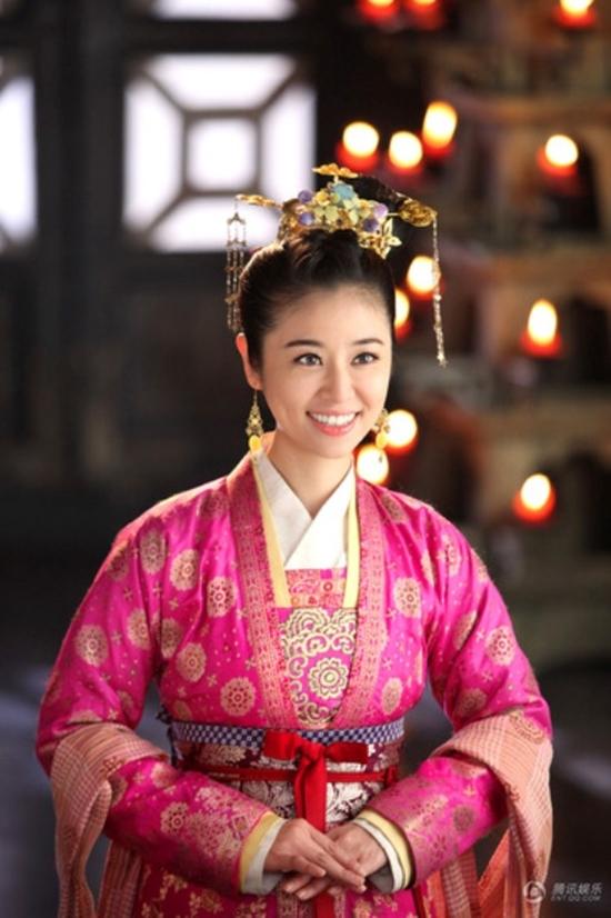 Lâm Tâm Như và Trần Kiều Ân: Cùng cưa sừng làm nghé, người được khen, kẻ bị chê-5