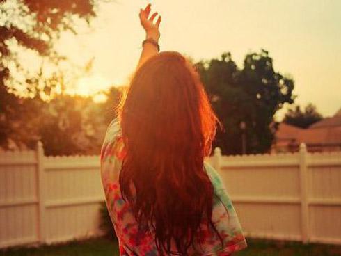 Đừng vì muốn quên đi tình cũ mà đi tìm yêu người mới, tàn nhẫn lắm!