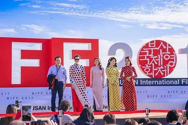 Gần 1.000 khán giả quốc tế đến rạp xem suất chiếu đầu tiên của Cô Ba Sài Gòn-1