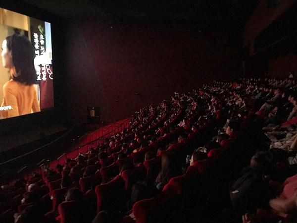 Gần 1.000 khán giả quốc tế đến rạp xem suất chiếu đầu tiên của Cô Ba Sài Gòn-5