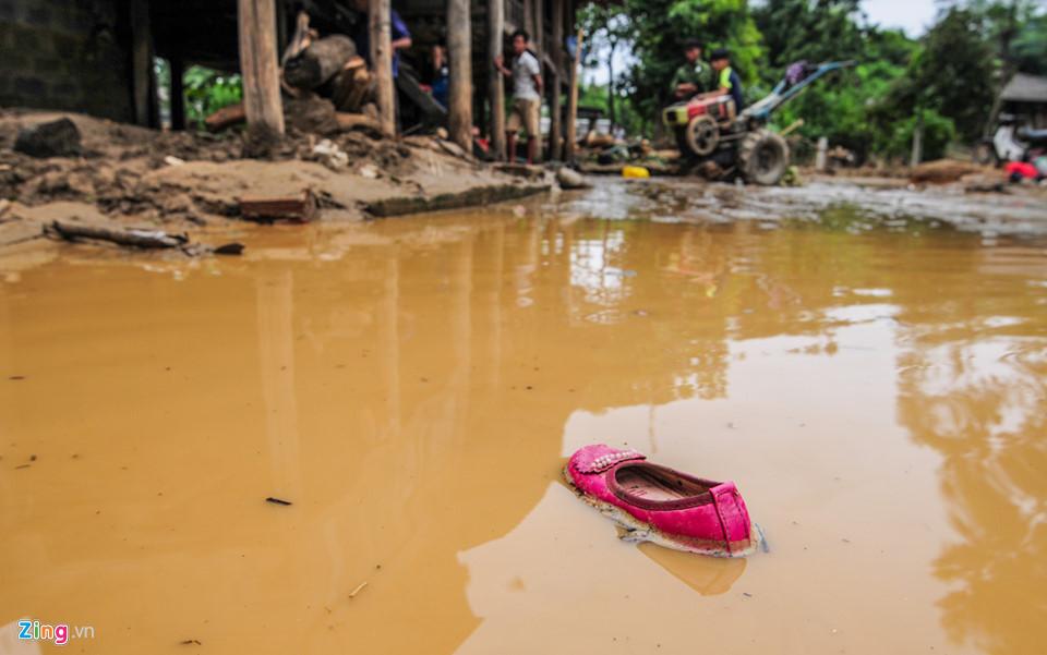 Cảnh xác xơ, tang tóc sau cơn lũ quét lịch sử ở Yên Bái-2