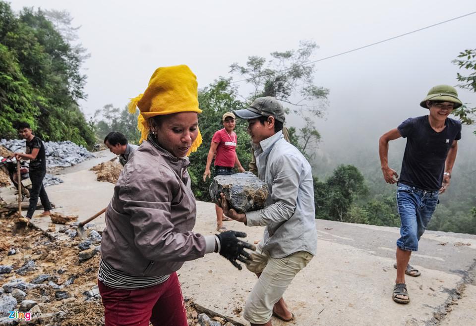 Cảnh xác xơ, tang tóc sau cơn lũ quét lịch sử ở Yên Bái-17